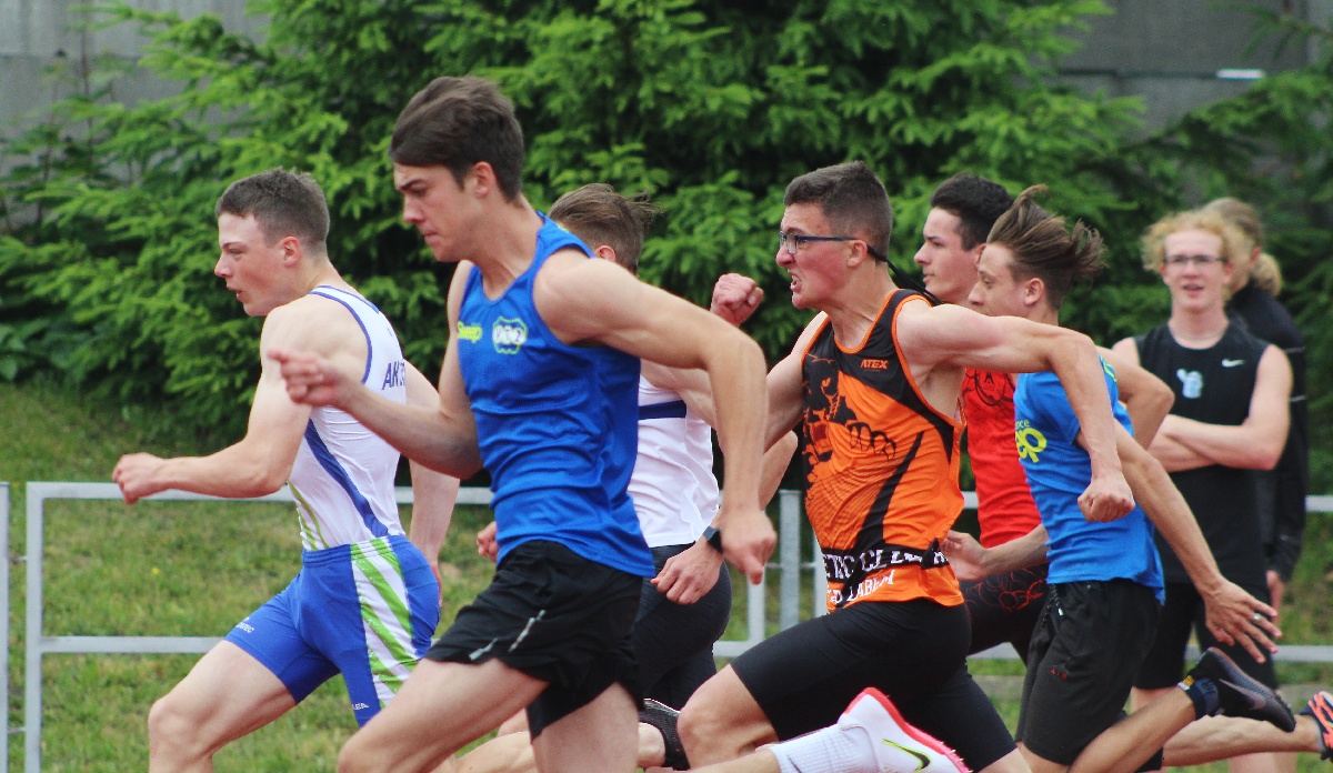 JEDENÁCT ZLATÝCH MEDAILÍ Z PŘEBORU JUNIORŮ A DOROSTU